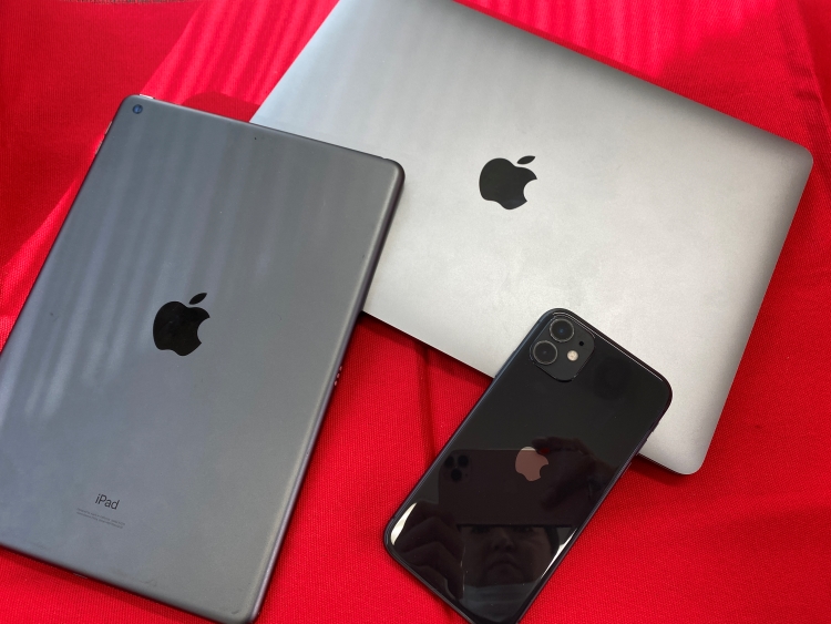 iPhone, iPad, MacBook