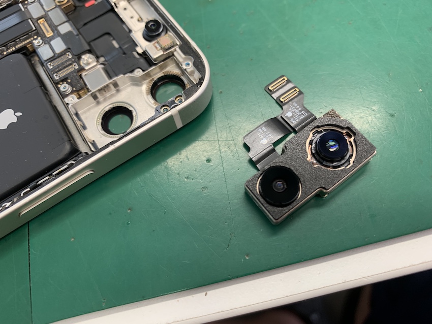 水没したiPhone12miniのアウトカメラ 