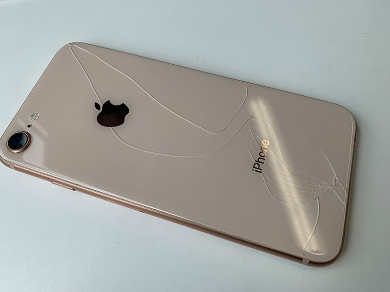 iPhone背面ガラス割れ修理