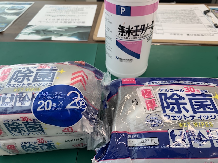 アルコールで店内を清掃