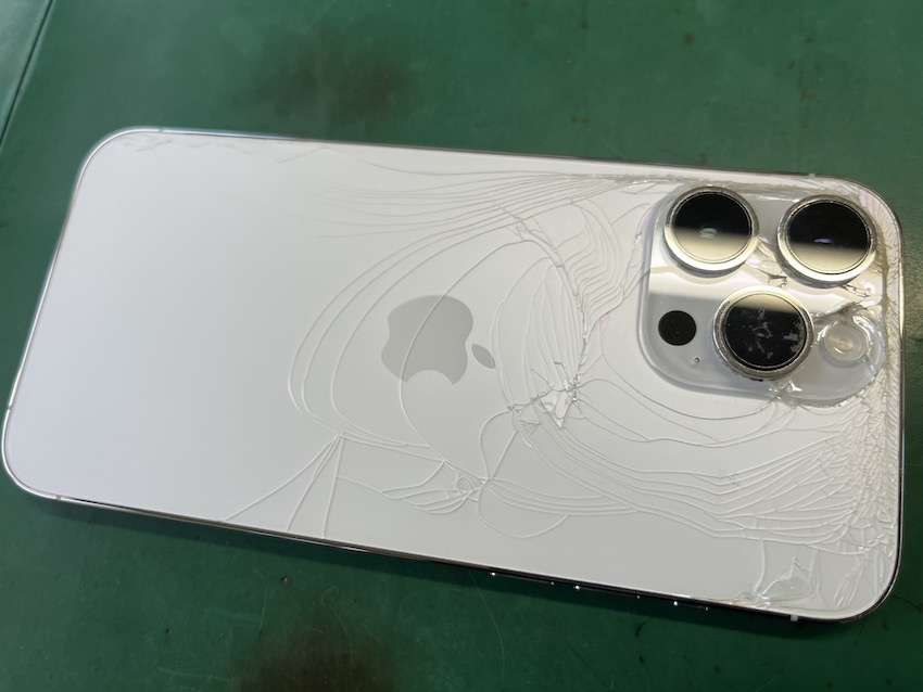 壊れたiPhoneも最高値！中目黒で背面割れでも高額買取に挑戦