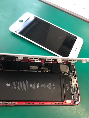 iPhoneREDの画面修理の途中