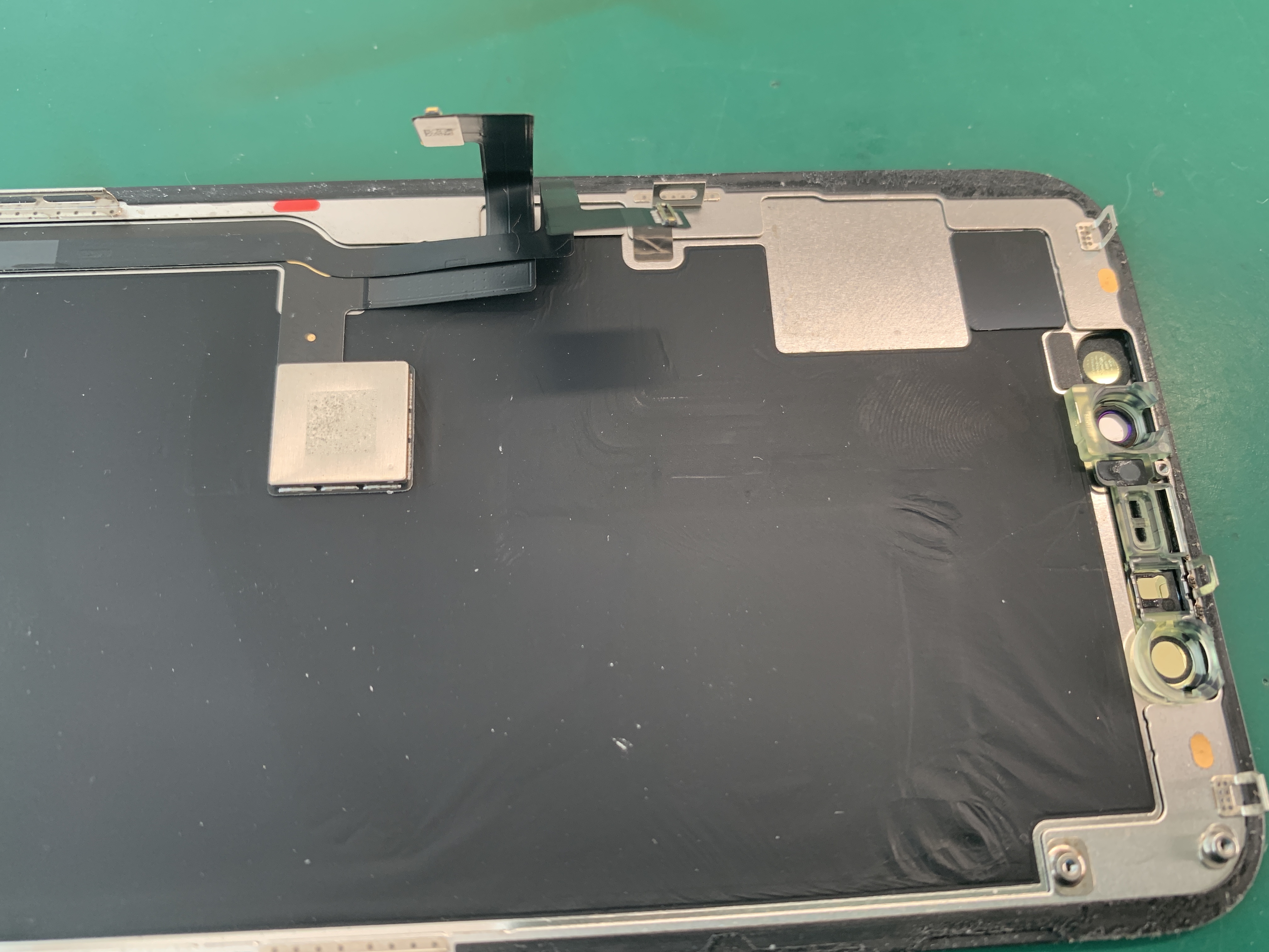 水没したiPhone11Proの画面交換修理