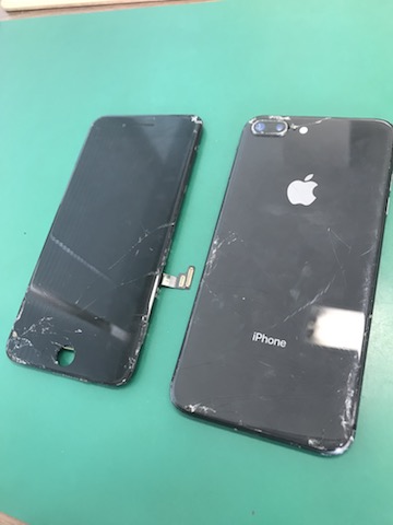 iPhone8plusの液晶画面ガラス割れ修理