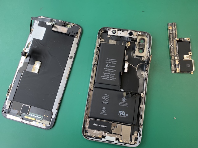 iPhoneX水没修理の様子