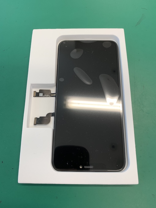 在庫を強化したiPhoneXSMAX交換用パネル